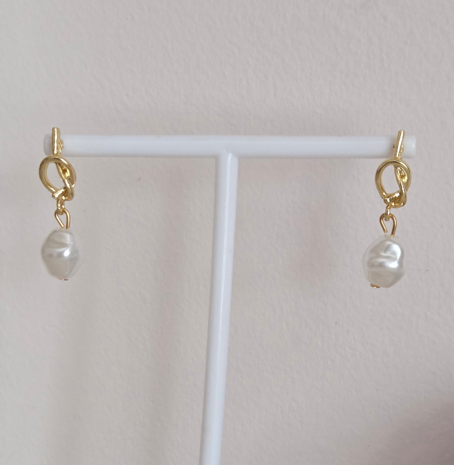 Knot Pearl Earrings