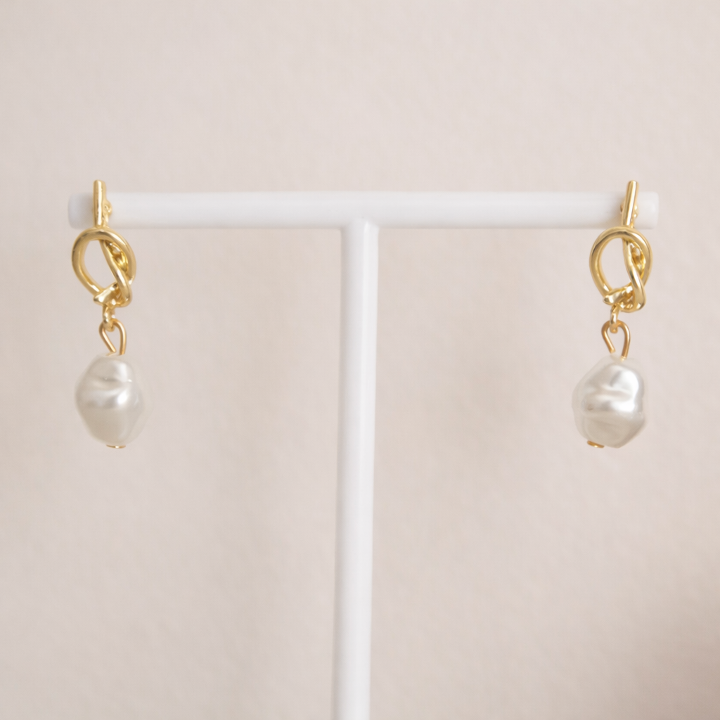 Knot Pearl Earrings